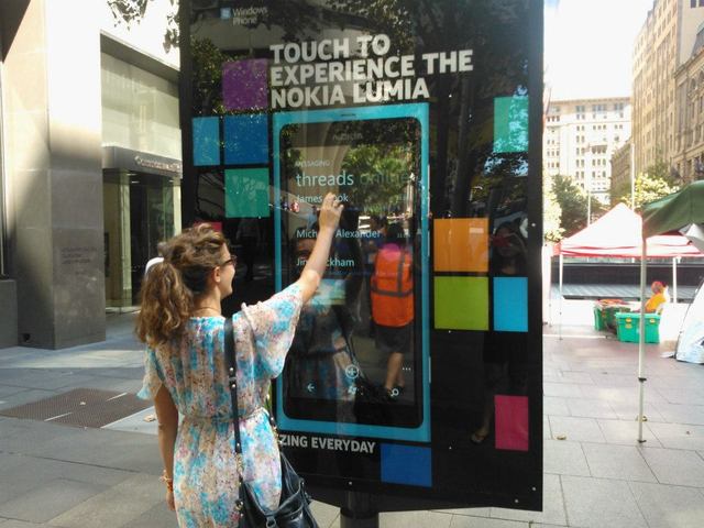 Nokia создала большой Lumia 800s в Австралии